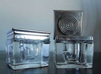 A PAIR OF HEAVY GLASS INKWELLS MIT METAL LID CA.1920 MADE IN GERMANY