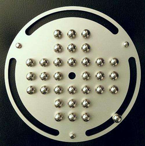 SOLITAIRE GAME ENGLISH STYLE ALUMINIUM AND 33 CHROME PLATED BALLS EXCELLENT CONDITION