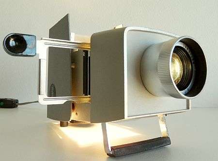 VINTAGE SLIDE PROJECTOR 1950S MADE IN JAPAN WORKING VERY GOOD CONDITION