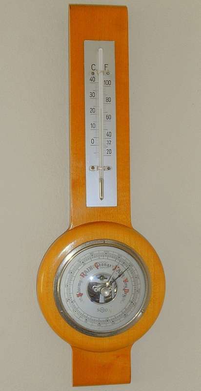 ANEROID BAROMETER `SUNDO`( STAECKER and OLMS SINCE 1882 ) THERMOMETER BEECHWOOD CASE 194050s GERMANY