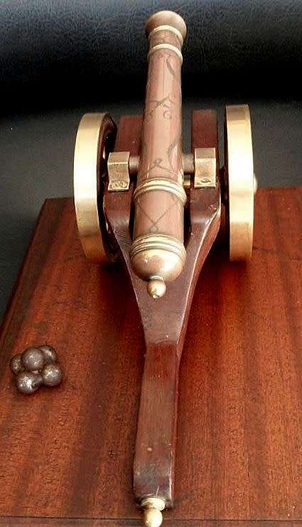 MODEL CANON COPPER AND BRASS,ENGRAVINGS ON GUN BARREL ,WOODEN AND BRASS WHEELS  ETC.