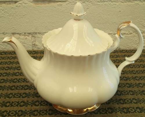 Large Royal Albert "Val D'or" Tea Pot