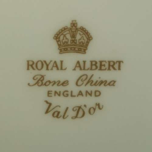 Large Royal Albert "Val D'or" Tea Pot