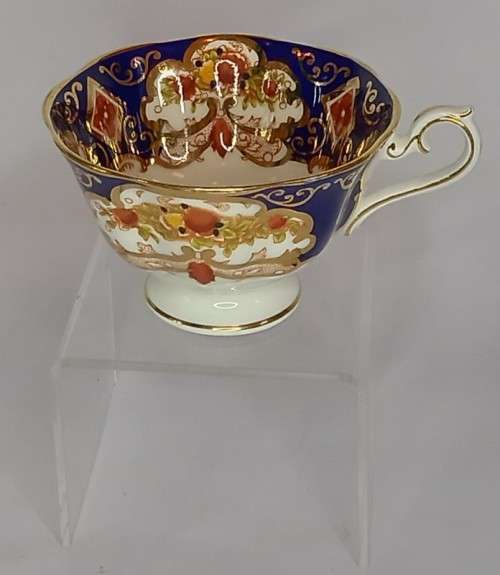 Royal Albert `Heirloom` (Avon Shape) Trio *RARE*
