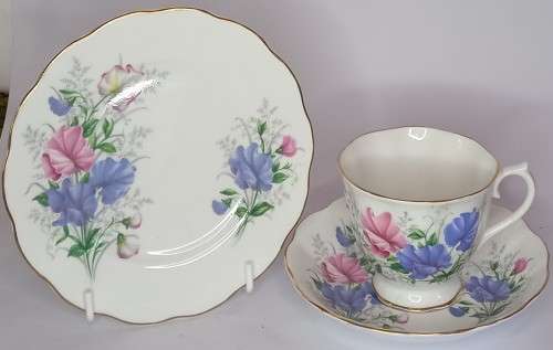 Royal Albert `Sweet Pea` (Friendship Series) Trio *RARE*
