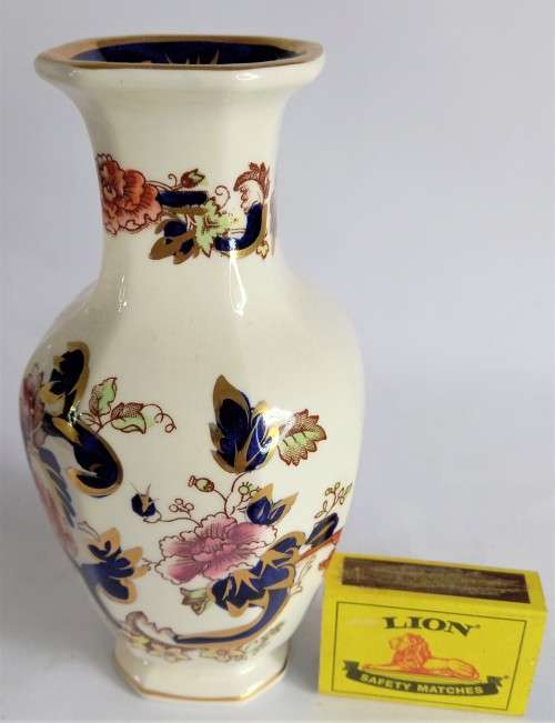 Mason`s `Blue Mandalay` Vase