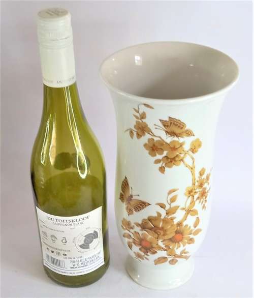 Large Kaiser `Madeleine` Vase (25cm)