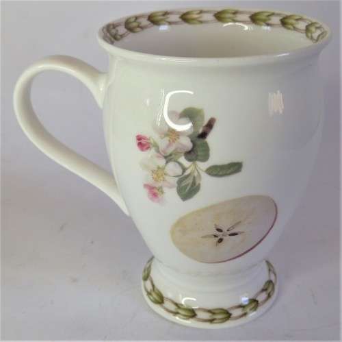 Queen`s `Hooker`s Fruit` Mug (Apples)