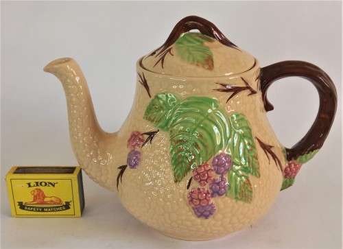 Wade `Bramble` Tea Pot *RARE*