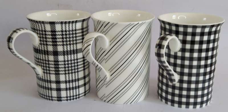 3 x Maxwell and Williams Cashmere `Art Deco` Mugs (job lot)