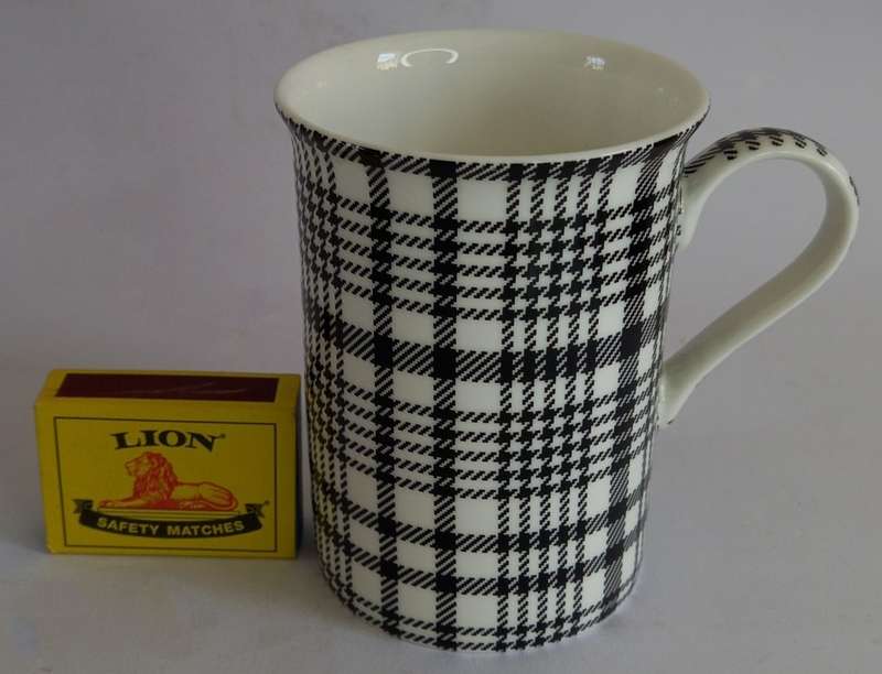 3 x Maxwell and Williams Cashmere `Art Deco` Mugs (job lot)