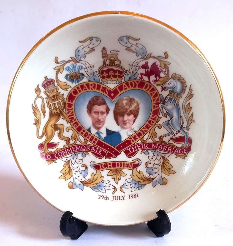 Bridgwood Sampsonite `Charles & Diana` Commemorative Dish