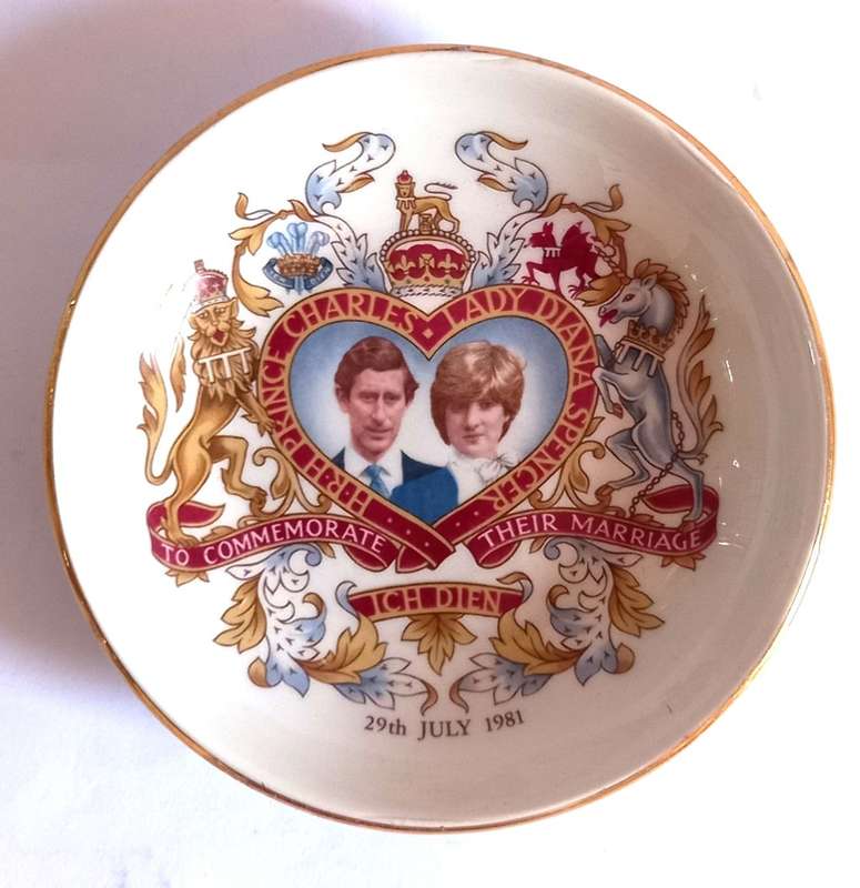Bridgwood Sampsonite `Charles & Diana` Commemorative Dish