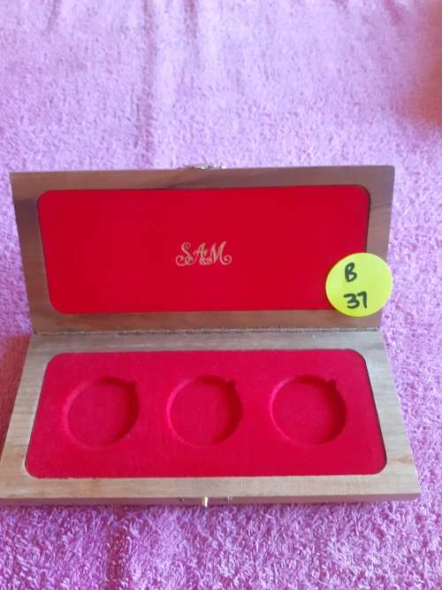 Wooden Coin  Holder Box - SA Mint - Take 3 Coins