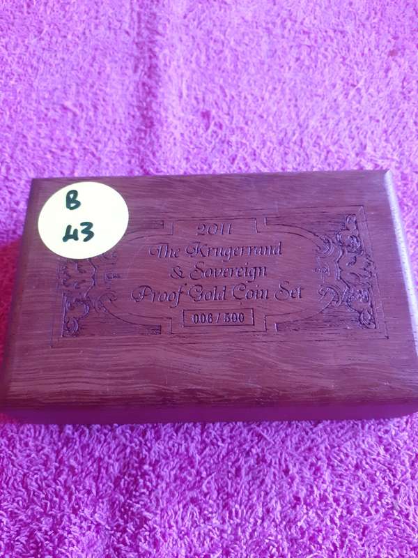 Wooden Coin Holder Box -  2011 The Krugerand & Souviereign Proof Gold Coin Set