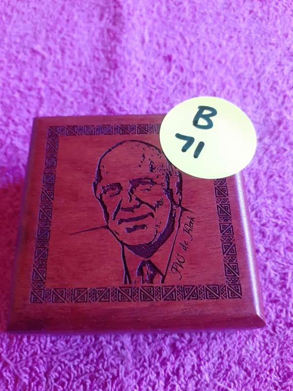 Wooden Coin Holder Box - F W de Klerk - Certificate of Authenticity