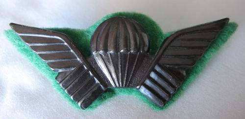 RHODESIAN SELOUS SCOUTS PARACHUTE WING.  LUGS INTACT.  ORIGINAL - UNISSUED-UNOFFICIAL
