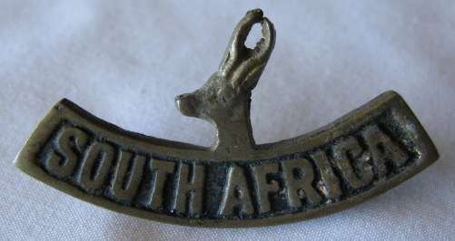 SOUTH AFRICA SHOULDER TITLE MADE & WORN IN EGYPT 1942.  2X LUGS