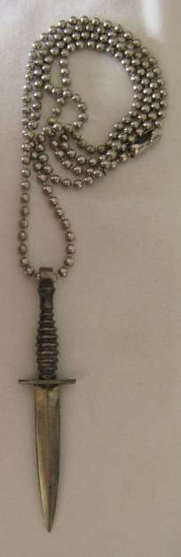 RECCE / SPECIAL FORCES NECKLACE 2ND TYPE WITH STRONGER HOOP & A LONGER BLADE THAN THE 1ST.