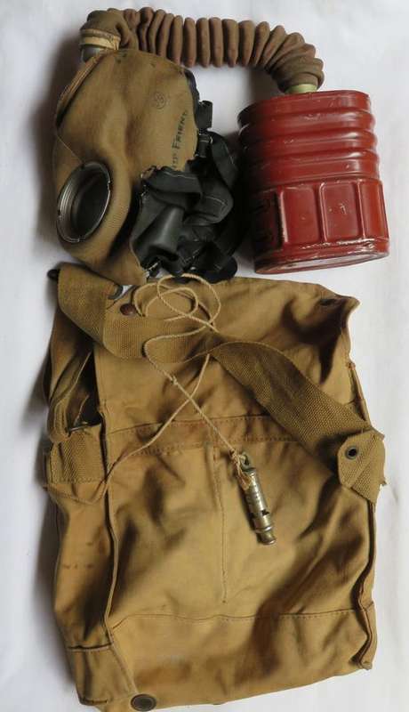 BRITISH WW2 RESPIRATOR IN COMPLETE AND VERY GOOD CONDITION-STAMPED MAKERS MARKINGS NORMA LOT 478 DAT