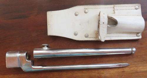 BRITISH BAYONETS NO 4 MK2 CHROMED CEREMONIAL SPIKE BAYONET WITH WHITE LEATHER FROG