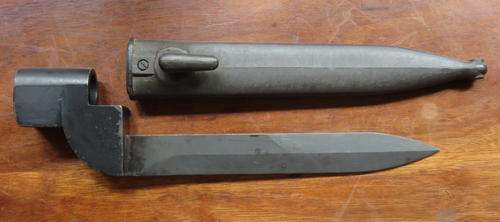 BRITISH NO 9 BAYONET FOR THE ENFIELD RIFLE,COMES WITH PLASTIC SCABBARD-TOTAL LENGTH 24,5CM