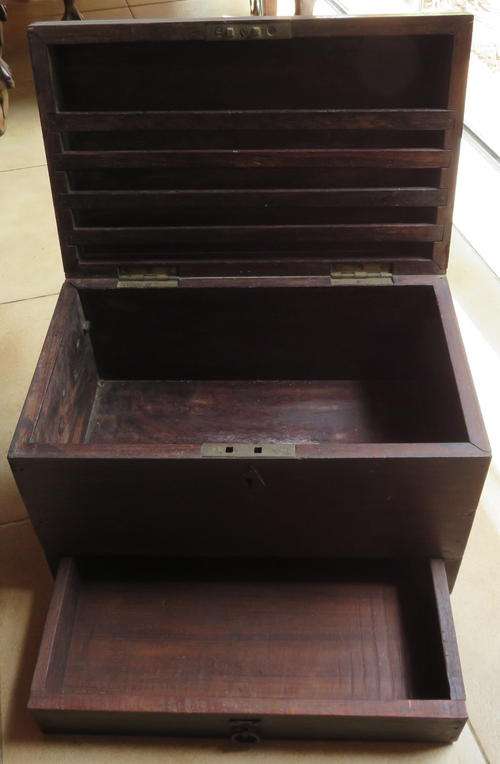 TEAK OFFICERS WRITING BOX-WW1 PERIOD WITH DRAWER AT THE BOTTOM-MEASURES 40X24CM-HEIGHT 26CM-GOOD CON