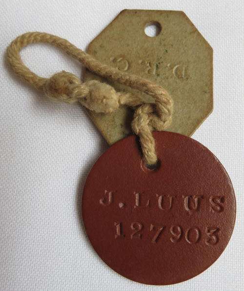 WW2 FIBRE DOG TAGS TO J. LUUS 127903