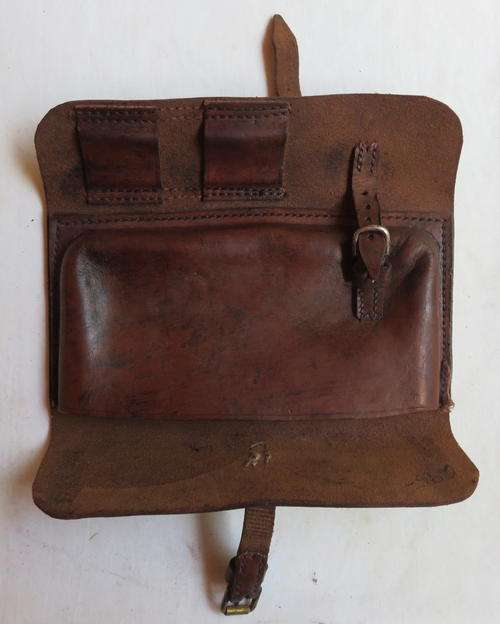 SAS-SAR MAKERS MARKED 1941 VICKERS MACHINE GUN, LEATHER POUCH