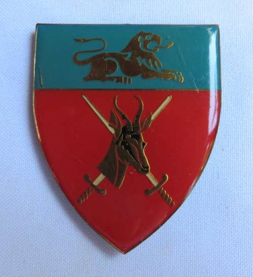 E. TRANSVAAL COMMAND FLASH-GOLD LION TYPE- 3 PINS