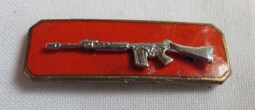ARMY SHARPSHOOTERS QUALIFICATION BREAST BADGE-CHROMED RIFLE ON ENAMEL BACK PIECE-2 PINS