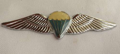 SA PARACHUTE DISPATCHER OR 50 JUMPS OR MORE ENAMEL & CHROME WING-LUCITE COATING-WORN FROM 1970'S- 2