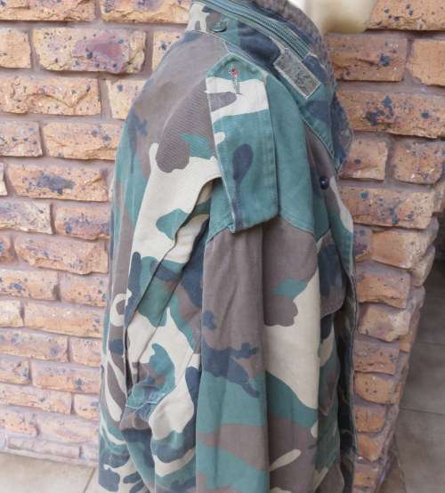 US M81 WOODLAND PATTERN CAMO JACKET-(DRAWINGS ARE LARGER THAN THE US M65 PATTERN)SIZE LARGE TO EXTRA
