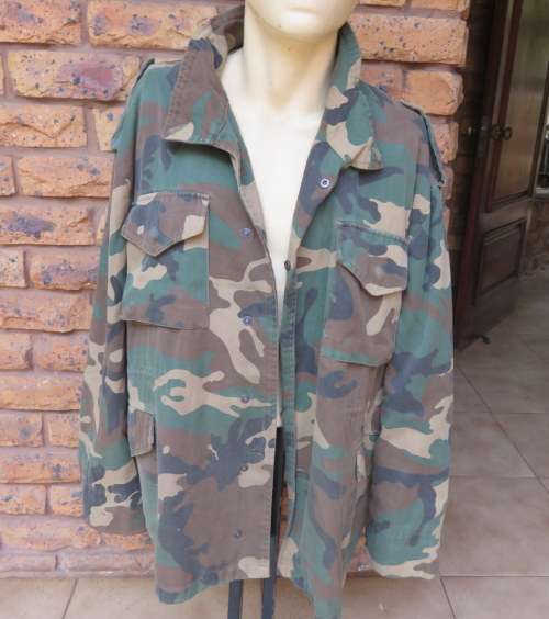 US M81 WOODLAND PATTERN CAMO JACKET-(DRAWINGS ARE LARGER THAN THE US M65 PATTERN)SIZE LARGE TO EXTRA