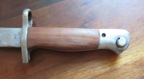 BRITISH 1907-PATTERN BAYONET MADE SANDERSON-OVERALL LENGTH 55,5CM-COMES WITH SCABBARD & LEATHER FROG