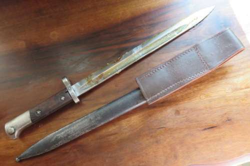 CZECH VZ 33 BAYONET FOR THE CZECH MAUSER-SERIAL NUMBER ON THE POMMEL-METAL SCABBARD WITH LEATHER FRO