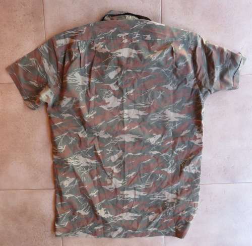 KOEVOET CAMO SHORT SLEEVE SHIRT-SIZE MEDIUM-MEASURES 55CM ARMPIT TO ARMPIT
