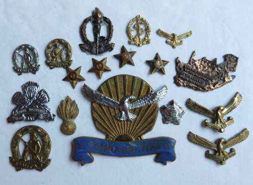 SELECTION OF 17 SA ARMY & AIR FORCE BADGES-SOLD TOGETHER