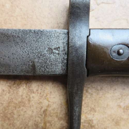 ITALIAN 1870/15 BAYONET WITH LONG LEAF SPRING-METAL SCABBARD-OVERALL LENGTH 36,3CM