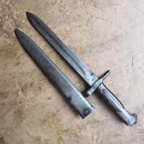 ITALIAN 1870/15 BAYONET WITH LONG LEAF SPRING-METAL SCABBARD-OVERALL LENGTH 36,3CM