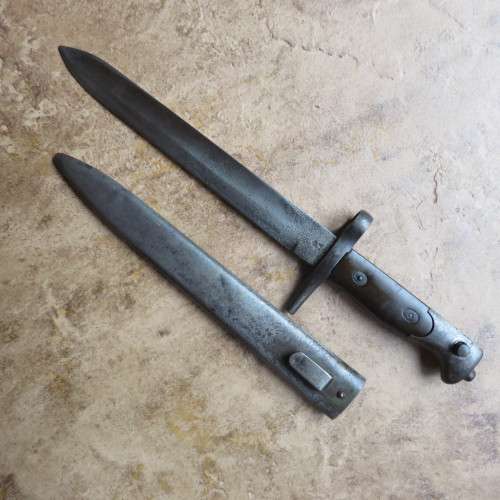 ITALIAN 1870/15 BAYONET WITH LONG LEAF SPRING-METAL SCABBARD-OVERALL LENGTH 36,3CM