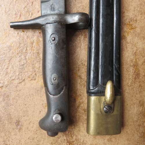 ITALIAN M 1870/87 VETTERLI VITALI BAYONET-OVERALL LENGTH 36CM-THE SCABBARD WITH LONG BRASS MOUNTS