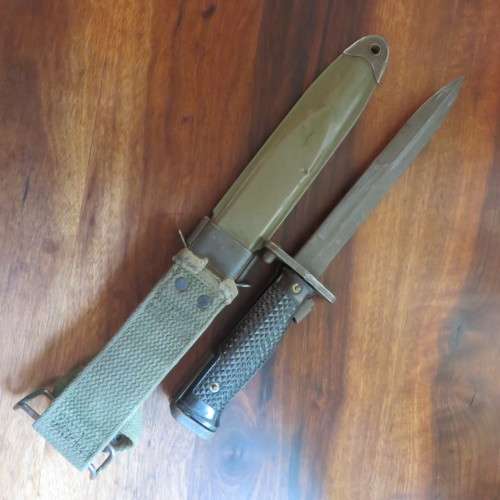 US M4 A1 GARAND MILPAR,BAYONET-VIETNAM PERIOD -OVERALL LENGTH 28,6CM-PLASTIC GRIPS