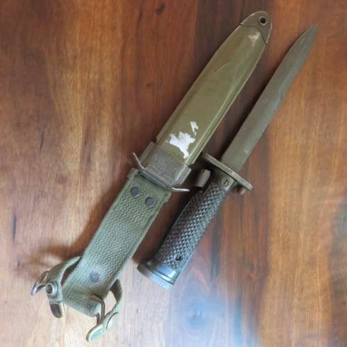 US M4 A1 GARAND MILPAR,BAYONET-VIETNAM PERIOD -OVERALL LENGTH 28,6CM-PLASTIC GRIPS