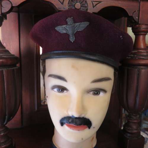 44 PARACHUTE BRIGADE BERET WITH GREY METAL BERET BADGE-APPROVED IN 1984-BERET BADGE WITH 2X SCREW LU