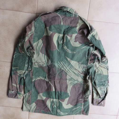 RHODESIAN CAMO JACKET SCARCE-EXTRA LARGE SIZE MEDIUM MEASURES 61CM ARMPIT TO ARMPIT-REINFORCED ELBOW