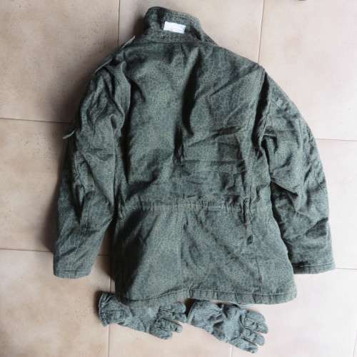 POLISH CAMO PATTERN JACKET & GLOVES ,KNOWN AS CROCODIL & WORN BY THE MARINES IN 1997 -ALSO USED IN 1