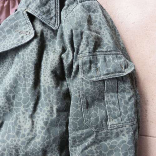 POLISH CAMO PATTERN JACKET & GLOVES ,KNOWN AS CROCODIL & WORN BY THE MARINES IN 1997 -ALSO USED IN 1