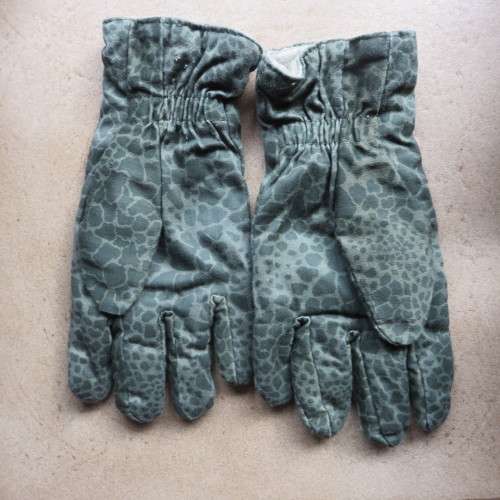 POLISH CAMO PATTERN JACKET & GLOVES ,KNOWN AS CROCODIL & WORN BY THE MARINES IN 1997 -ALSO USED IN 1