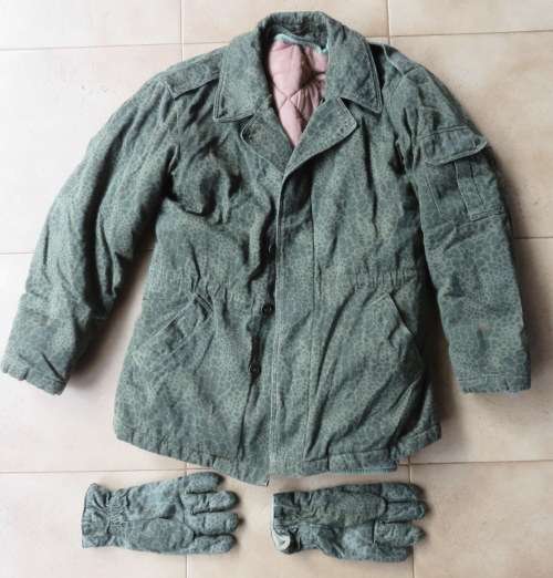 POLISH CAMO PATTERN JACKET & GLOVES ,KNOWN AS CROCODIL & WORN BY THE MARINES IN 1997 -ALSO USED IN 1